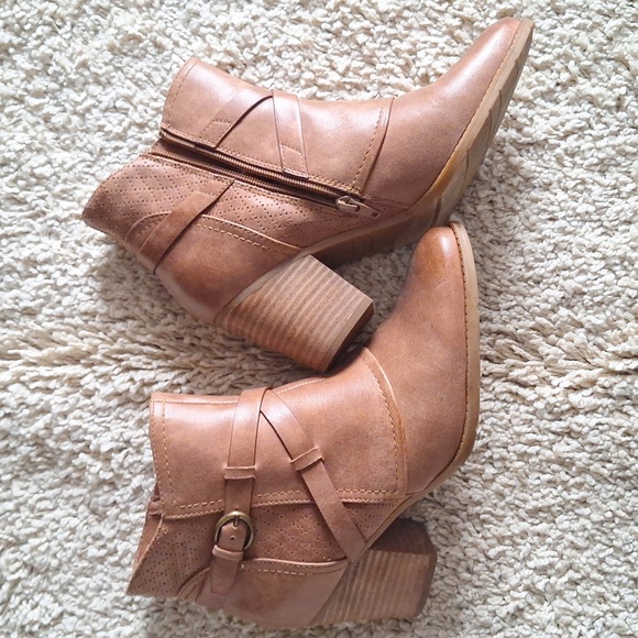 Baretraps Luna ankle bootie - Picture 9 of 13
